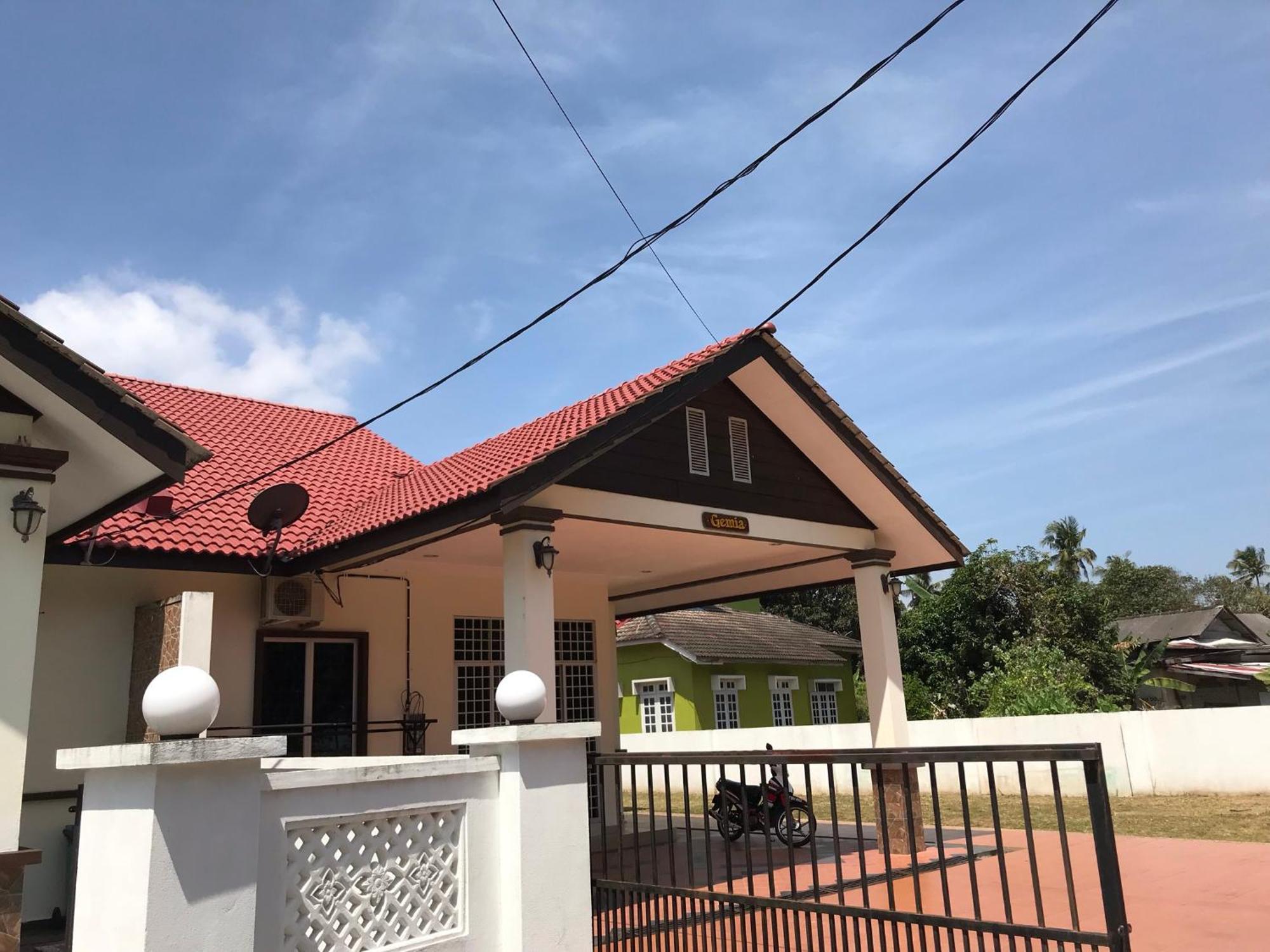 Wan'S Beach Guest House Dungun Ngoại thất bức ảnh